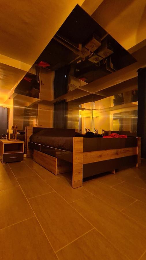 T2 Chambre Miroir Jardin Et Parking Prive Marseille Kültér fotó